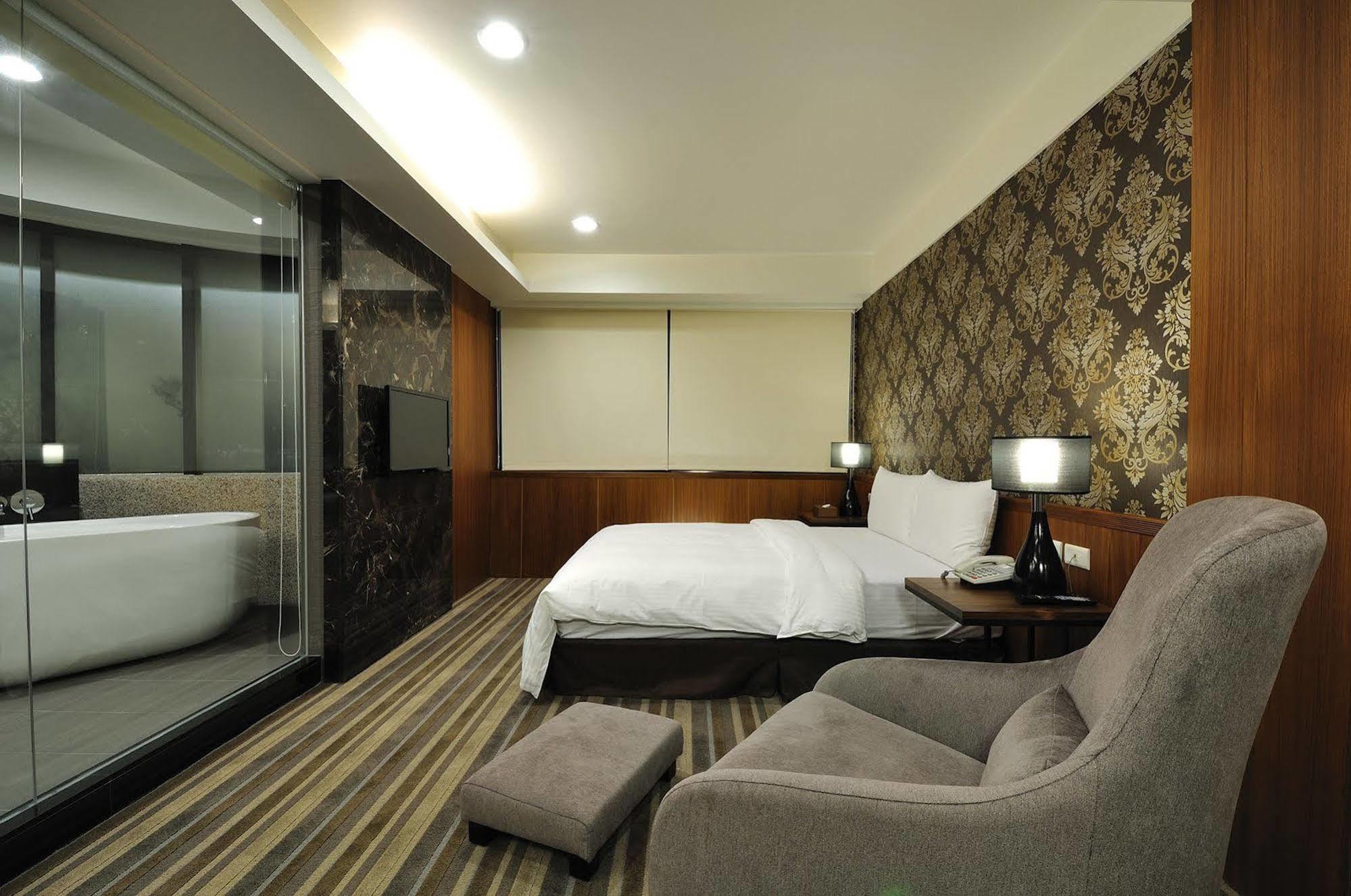 Sun Sweet Hotel Луодонг Екстериор снимка